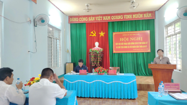 BÍ THƯ ĐẢNG ỦY, CHỦ TỊCH UBND XÃ TỊNH KHÊ TIẾP XÚC, ĐỐI THOẠI VỚI NHÂN DÂN THÔN AN KỲ