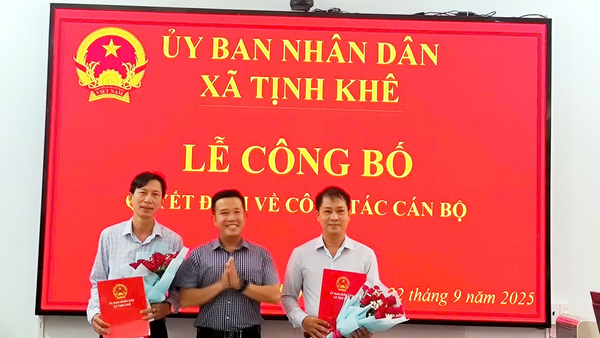 ỦY BAN NHÂN DÂN XÃ TỊNH KHÊ TỔ CHỨC LỄ CÔNG BỐ QUYẾT ĐỊNH VỀ CÔNG TÁC CÁN BỘ